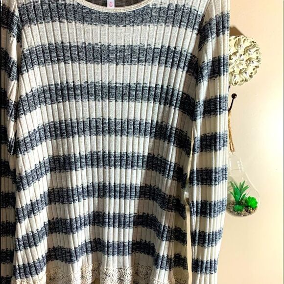 Grey and Cream Lace Detailed Tunic - Picture 1 of 5